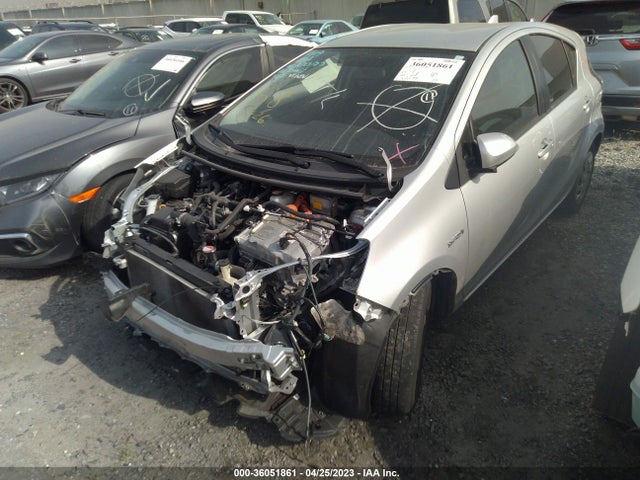 Toyota Prius C One/two/three/four 2016 JTDKDTB39G1129607 Image 2