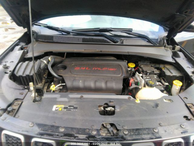 3C4NJDBB9JT393834 Jeep Compass Latitude