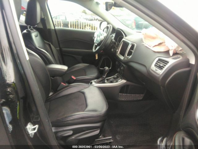 3C4NJDBB9JT393834 Jeep Compass Latitude