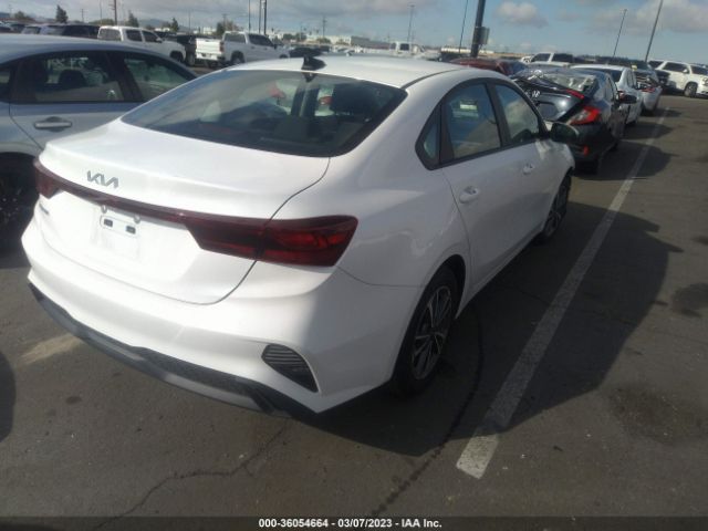 3KPF24AD0NE468189 KIA Forte Lxs