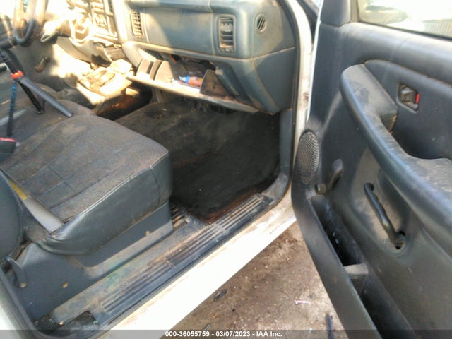 1999 CHEVROLET SILVERADO 1500 VIN: 1GCEC14V3XE103404