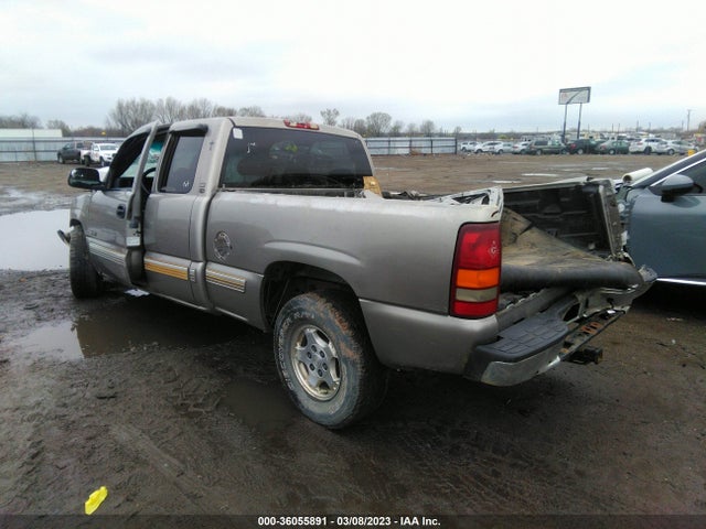 2001 CHEVROLET SILVERADO 1500 LS VIN: 2GCEC19T011101318