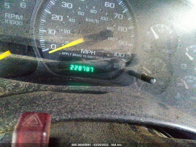 2001 CHEVROLET SILVERADO 1500 LS VIN: 2GCEC19T011101318