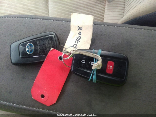 Toyota Prius Two 2016 JTDKBRFU6G3017122 Image 3