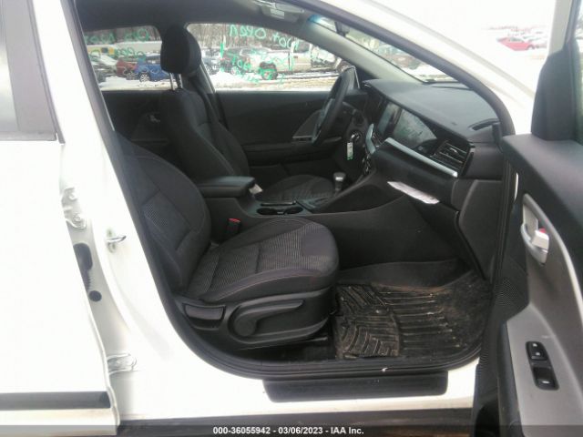 KNDCB3LC0M5486638 KIA NIRO LX