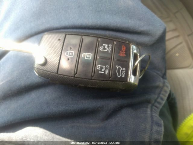 KNDMB5C11G6133838 KIA SEDONA LX