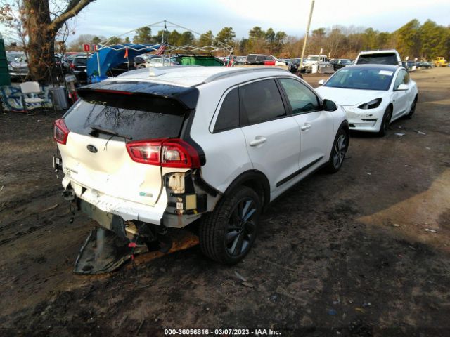 KNDCE3LC0H5072028 KIA Niro Touring