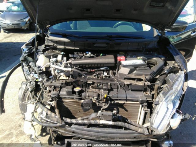 KNMAT2MT6HP588582 Nissan ROGUE SV
