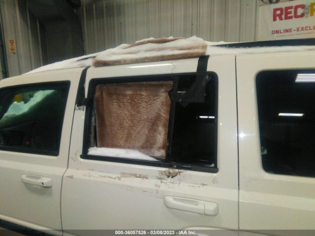 1J8HG48K78C186411 Jeep Commander Sport