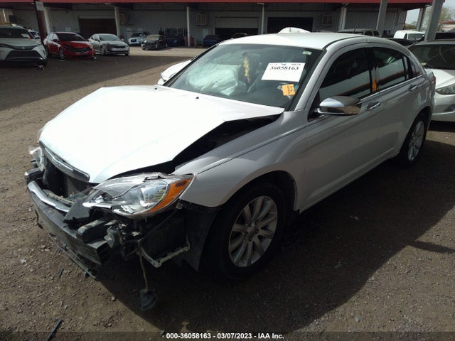 Chrysler 200 Limited 2014 1C3CCBCGXEN204375 Image 2