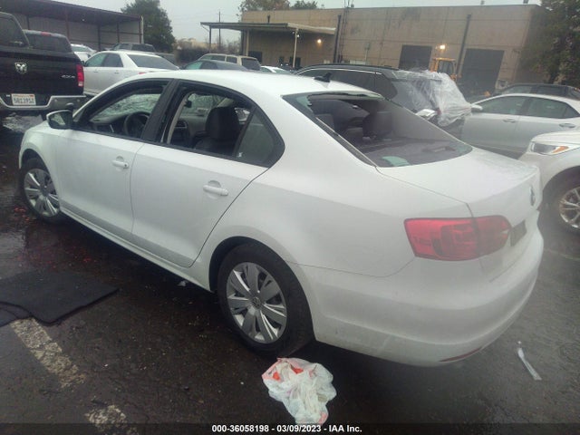 3VWD17AJ2EM405549 Volkswagen Jetta Sedan Se