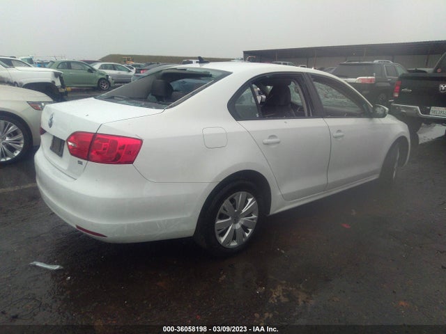 3VWD17AJ2EM405549 Volkswagen Jetta Sedan Se