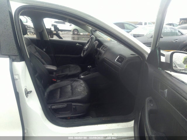 3VWD17AJ2EM405549 Volkswagen Jetta Sedan Se