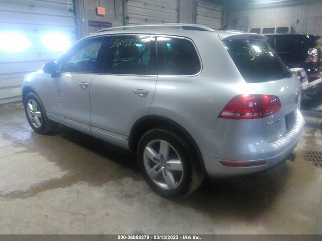 WVGFF9BP1CD000489 Volkswagen Touareg Lux