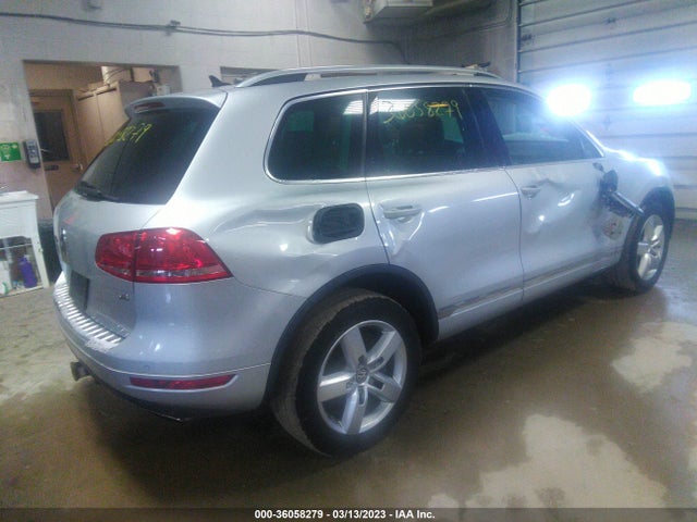 WVGFF9BP1CD000489 Volkswagen Touareg Lux