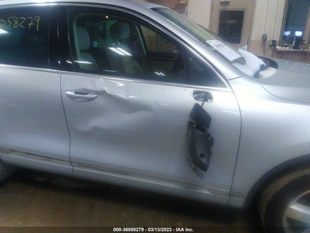 WVGFF9BP1CD000489 Volkswagen Touareg Lux