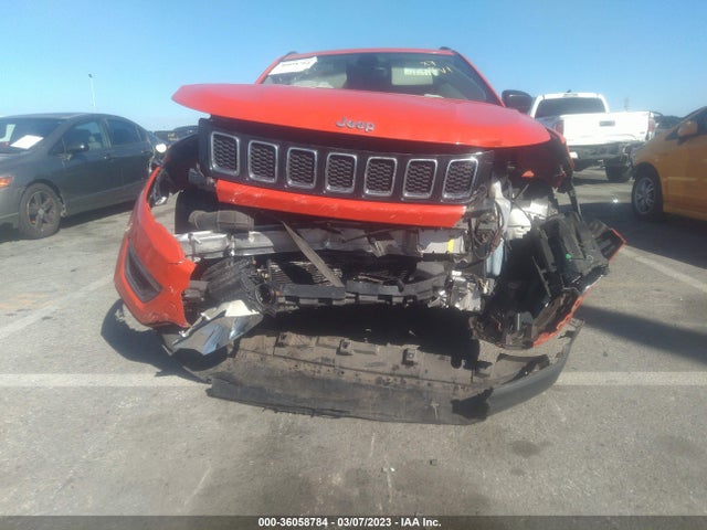 3C4NJCAB1JT233121 Jeep Compass Sport