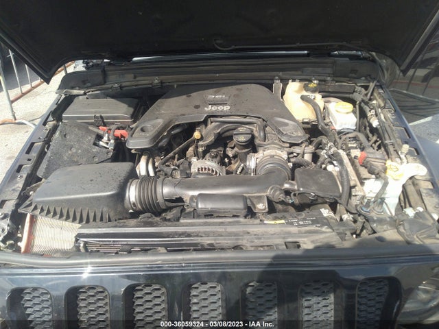1C4HJXDG4JW239923 Jeep Wrangler Unlimited Sport S