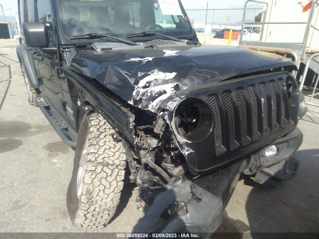 1C4HJXDG4JW239923 Jeep Wrangler Unlimited Sport S