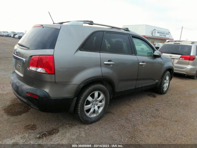 5XYKTDA29CG283083 KIA SORENTO LX