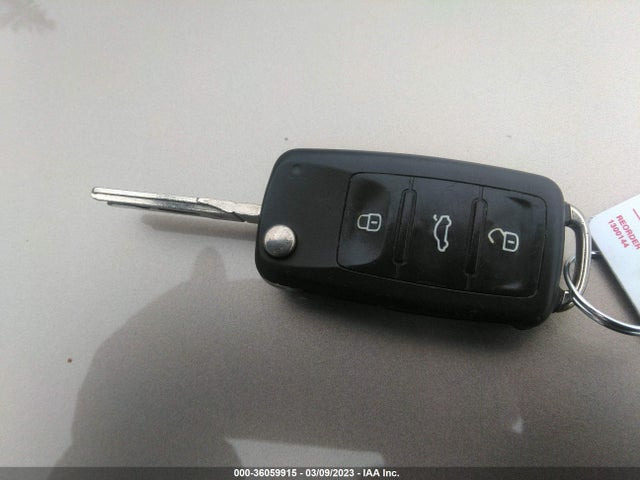 1VWAT7A3XFC101094 Volkswagen Passat 1.8t Wolfsburg Ed