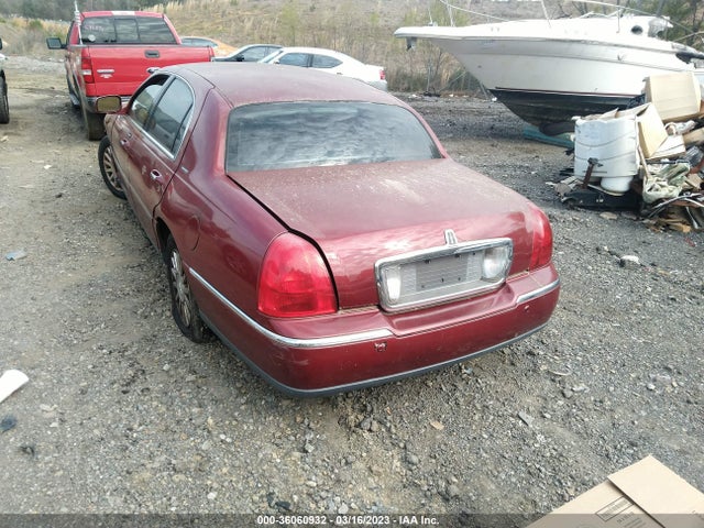 2003 LINCOLN TOWN CAR SIGNATURE VIN: 1LNHM82W23Y619918
