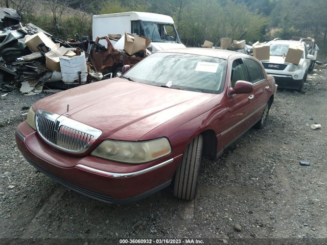 2003 LINCOLN TOWN CAR SIGNATURE VIN: 1LNHM82W23Y619918