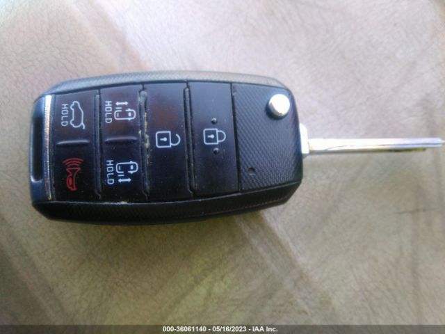 KNDMB5C16H6225450 KIA SEDONA LX