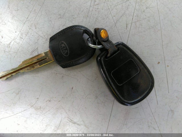 2005 KIA SORENTO LX/EX VIN: KNDJD733055482387
