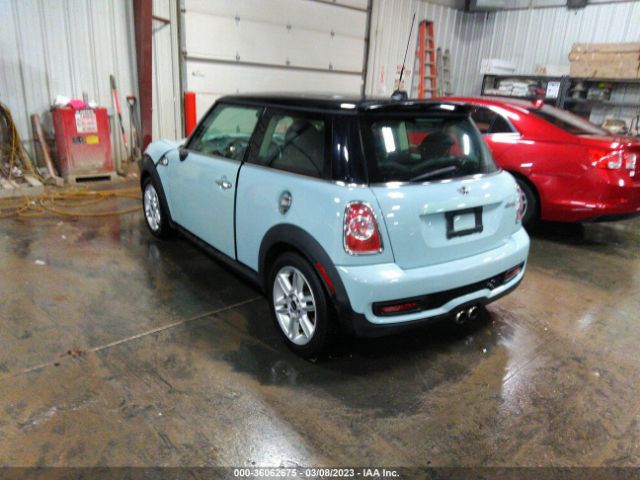 2011 MINI COOPER S WMWSV3C58BTY15144 Photo 2