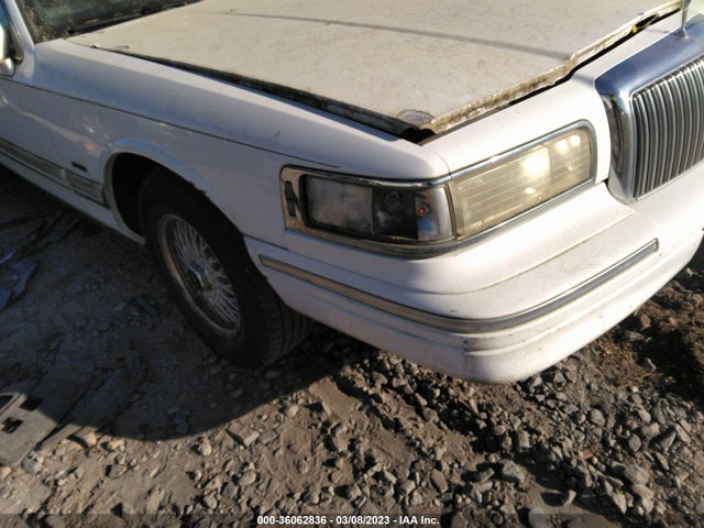 36062836 :رقم المزاد ، 1LNLM82WXSY725431 vin ، 1995 Lincoln Town Car Signature/spinnaker مزاد بيع