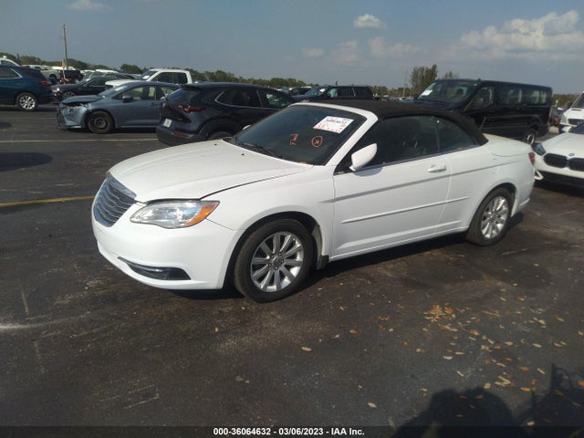 Chrysler 200 Touring 2013 1C3BCBEB2DN696587 Image 2