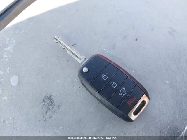 KNAFK4A68G5611645 KIA FORTE LX