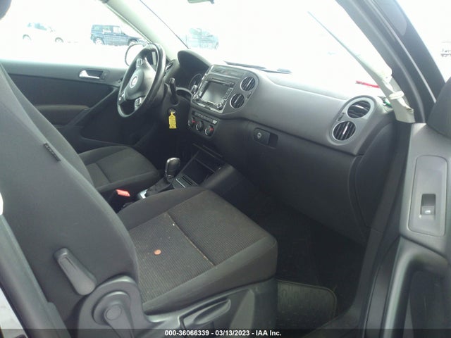 WVGBV7AX6FW568723 Volkswagen TIGUAN S
