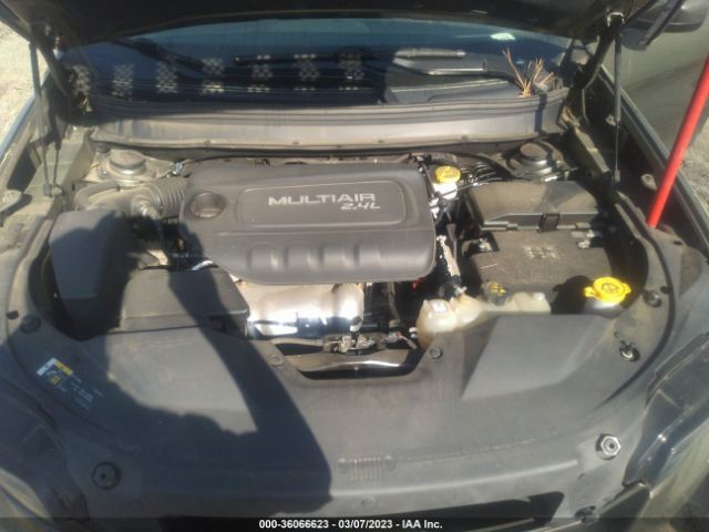 1C4PJLCB0KD109094 Jeep Cherokee Latitude