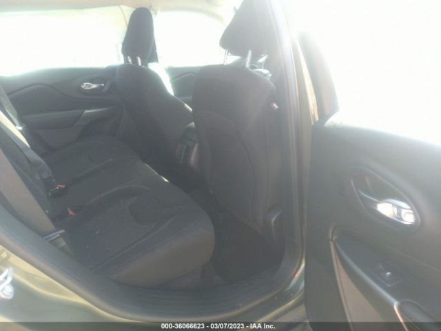 1C4PJLCB0KD109094 Jeep Cherokee Latitude