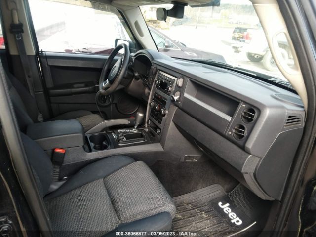 1J8HG48N88C164847 Jeep Commander Sport