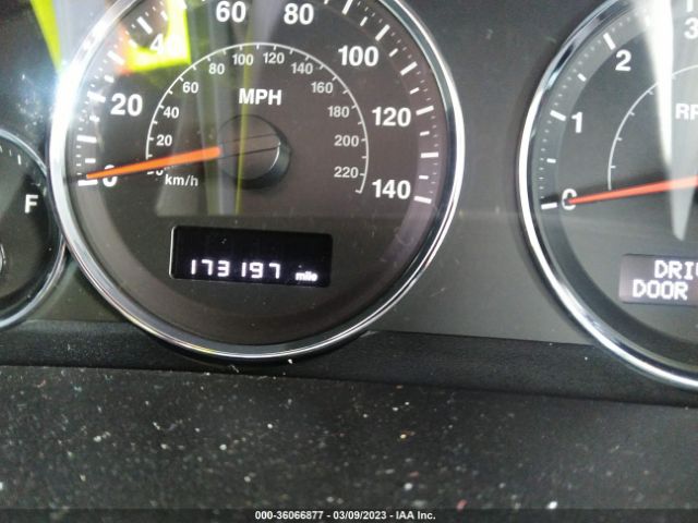 1J8HG48N88C164847 Jeep Commander Sport