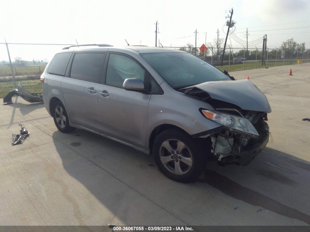 2018 Toyota Sienna, VIN: 5TDKZ3DC2JS904595