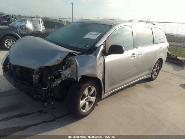 2018 Toyota Sienna, VIN: 5TDKZ3DC2JS904595