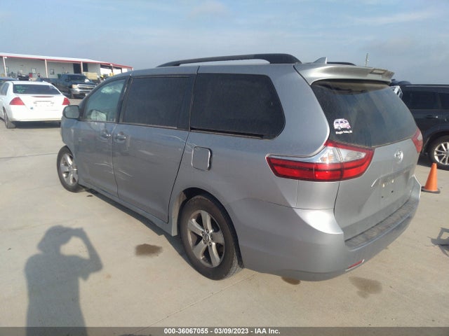 2018 Toyota Sienna, VIN: 5TDKZ3DC2JS904595