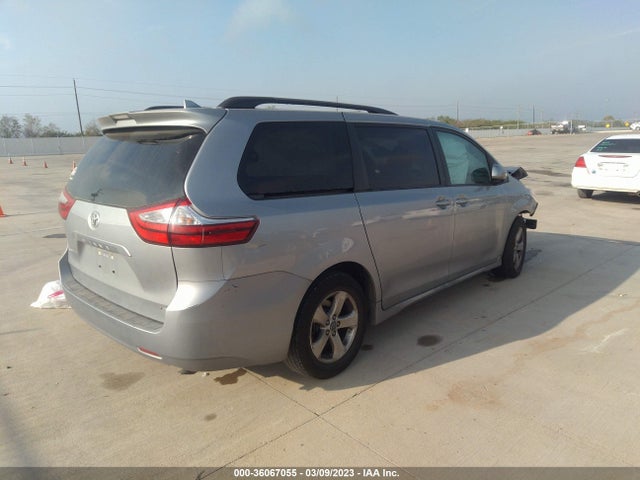 2018 Toyota Sienna, VIN: 5TDKZ3DC2JS904595