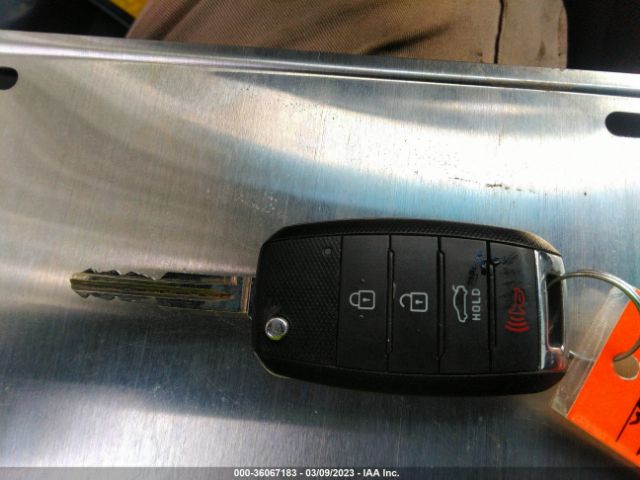 3KPFL4A78HE015482 KIA FORTE S