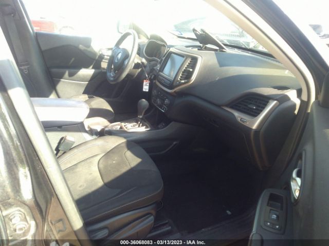 1C4PJLCB5GW217223 Jeep Cherokee Altitude
