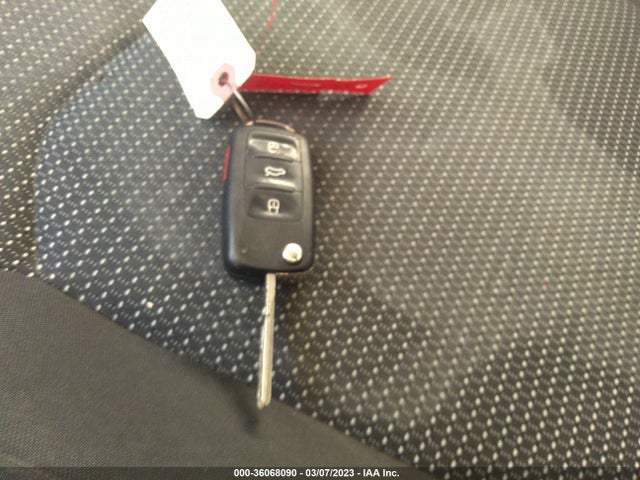 1VWAA7A32JC001716 Volkswagen Passat 2.0t S/r-line