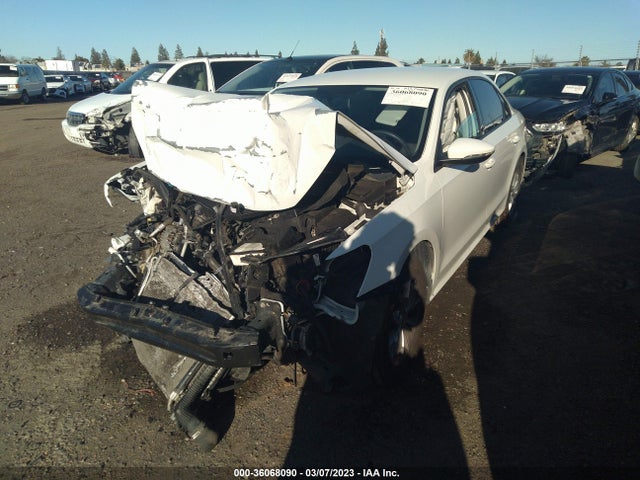 1VWAA7A32JC001716 Volkswagen Passat 2.0t S/r-line