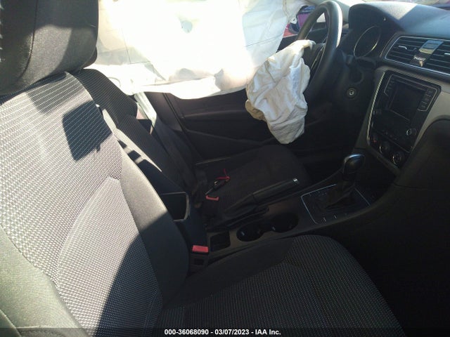 1VWAA7A32JC001716 Volkswagen Passat 2.0t S/r-line