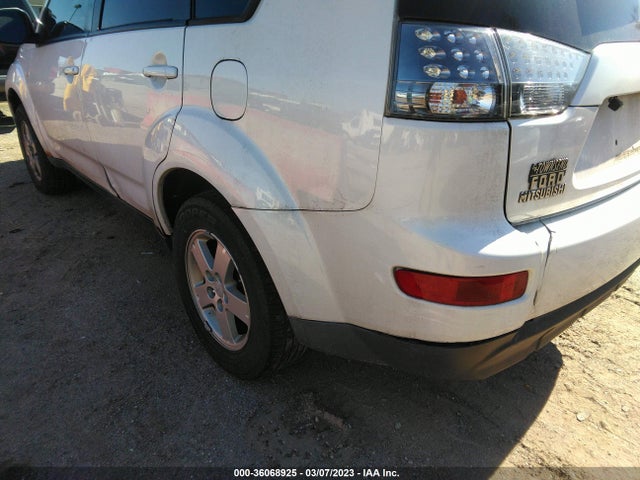 JA4LT21WX8Z006537 Mitsubishi Outlander Es
