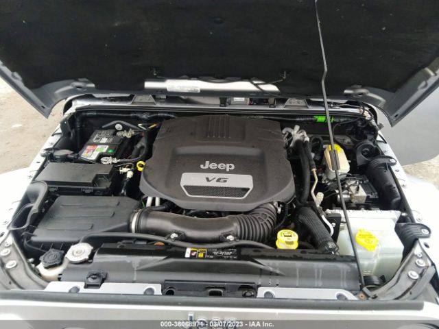 1C4HJWEG4HL636472 Jeep Wrangler Unlimited Sahara