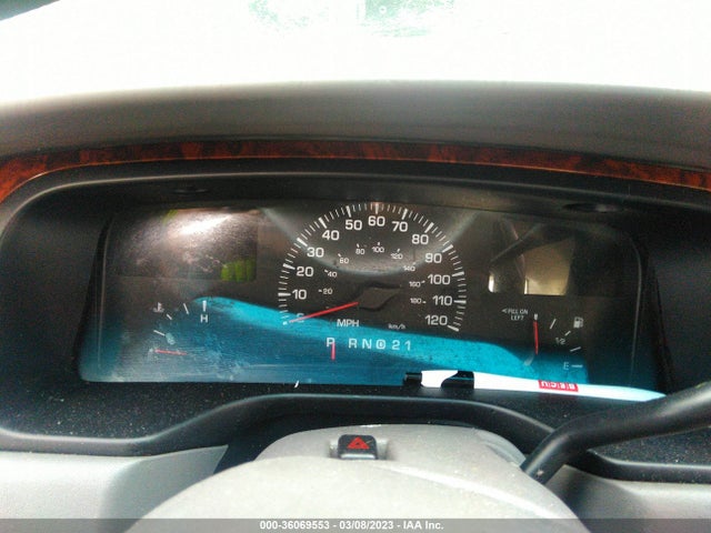 Lincoln Town Car Executive 2001 1LNHM81W11Y712265 Image 7